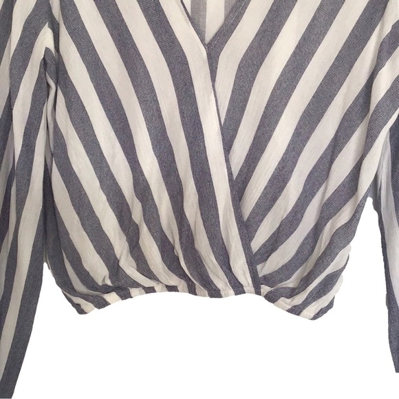 Sadie & Sage Bell Sleeve Blouse - Picture 5 of 9